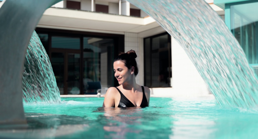 Marconi Frau im Pool - Hotel Terme Marconi